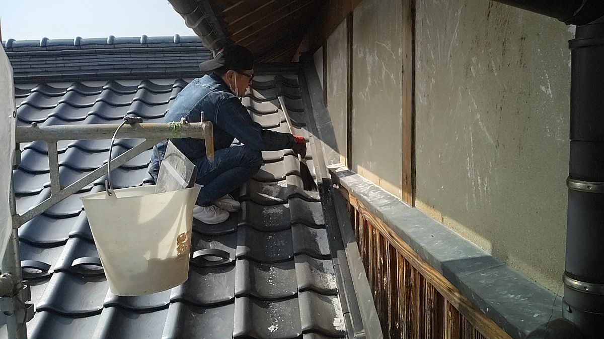 【工事】3月25日(金)北九州市小倉南区蒲生町にて外壁塗装工事・漆喰工事をさせて頂いております！（3日目）