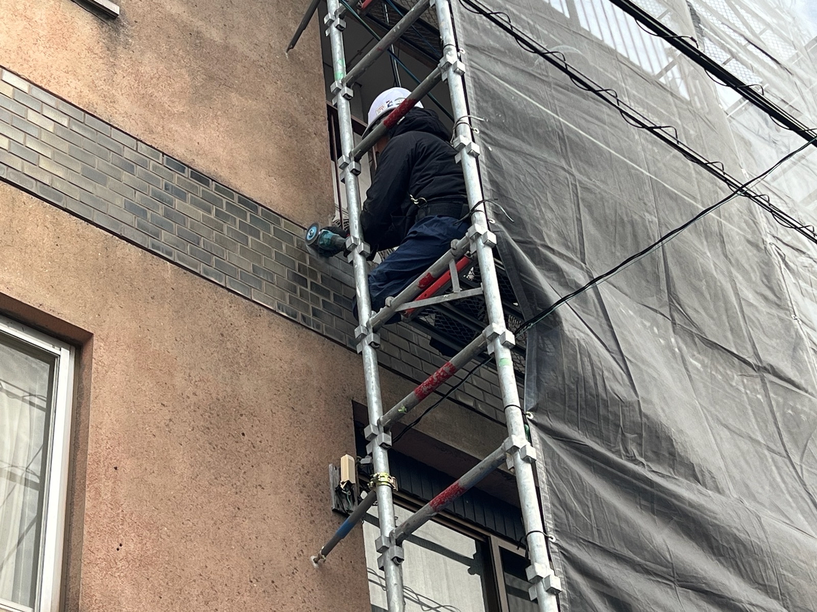 【工事2日目】八幡西区八千代:法人様 屋上塗装・外壁塗装及びその他塗装工事