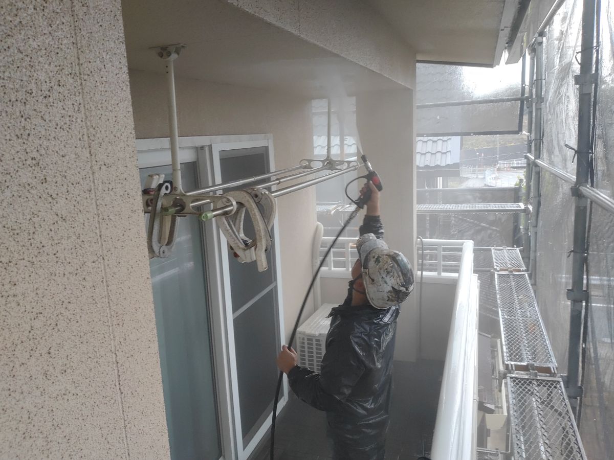 【工事2日目】北九州市小倉南区：匿名希望様　外壁塗装・屋根塗装　及び　その他塗装工事