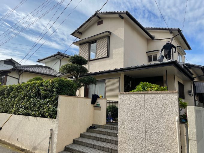 10月28(木)北九州市小倉南区山手にて瓦棒屋根塗装工事をお休みさせていただいております。