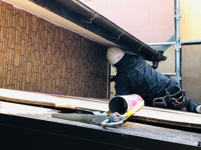 【工事】2月18日(金)北九州市小倉南区徳力にて屋根塗装・外壁塗装工事をさせて頂いております！（3日目）