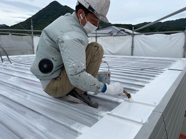 7月16日(金)京都郡苅田町葛川にて屋根・外壁塗装工事をさせて頂いております！