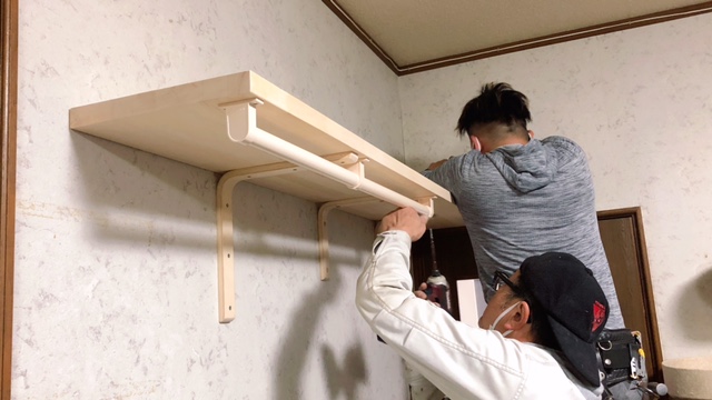 【工事】3月30日(水)京都郡苅田町にて棚板取付工事をさせて頂いております！（スポット）