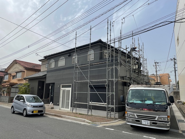 3/30(火)北九州市、遠賀町にて屋根、外壁塗装工事をさせて頂いてます！
